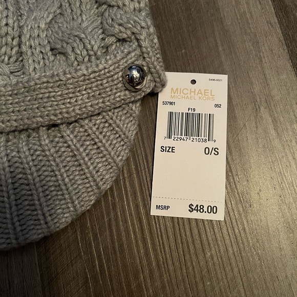 Gray Michael Kors Scarf and Hat set NWT - Picture 5 of 6